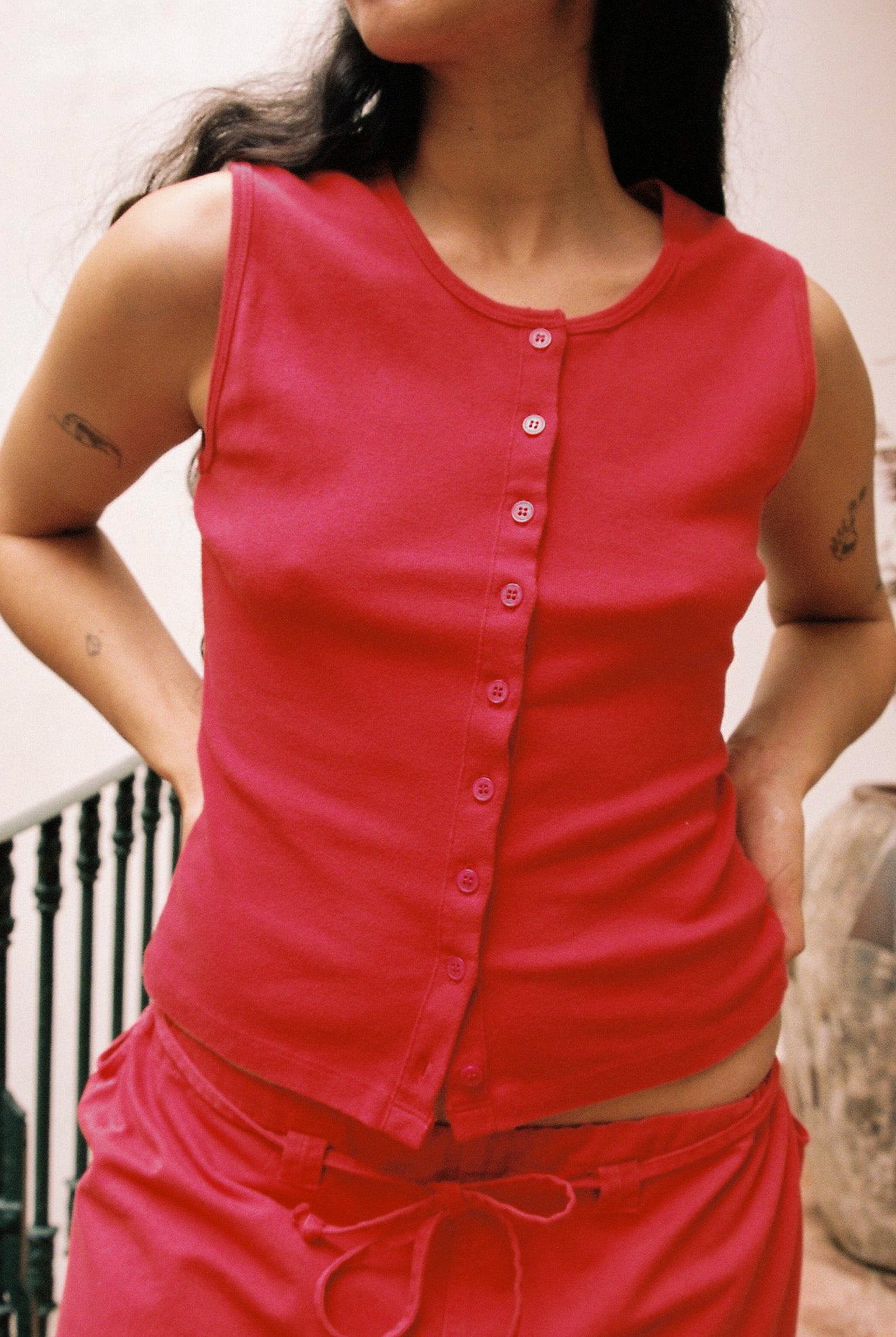 Sophie Sleeveless Cardigan - Tomate