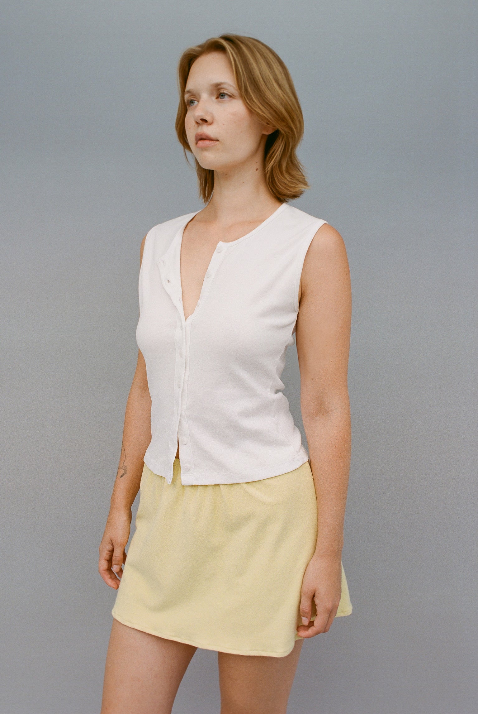 Sophie Sleeveless Cardigan - White | GIL RODRIGUEZ